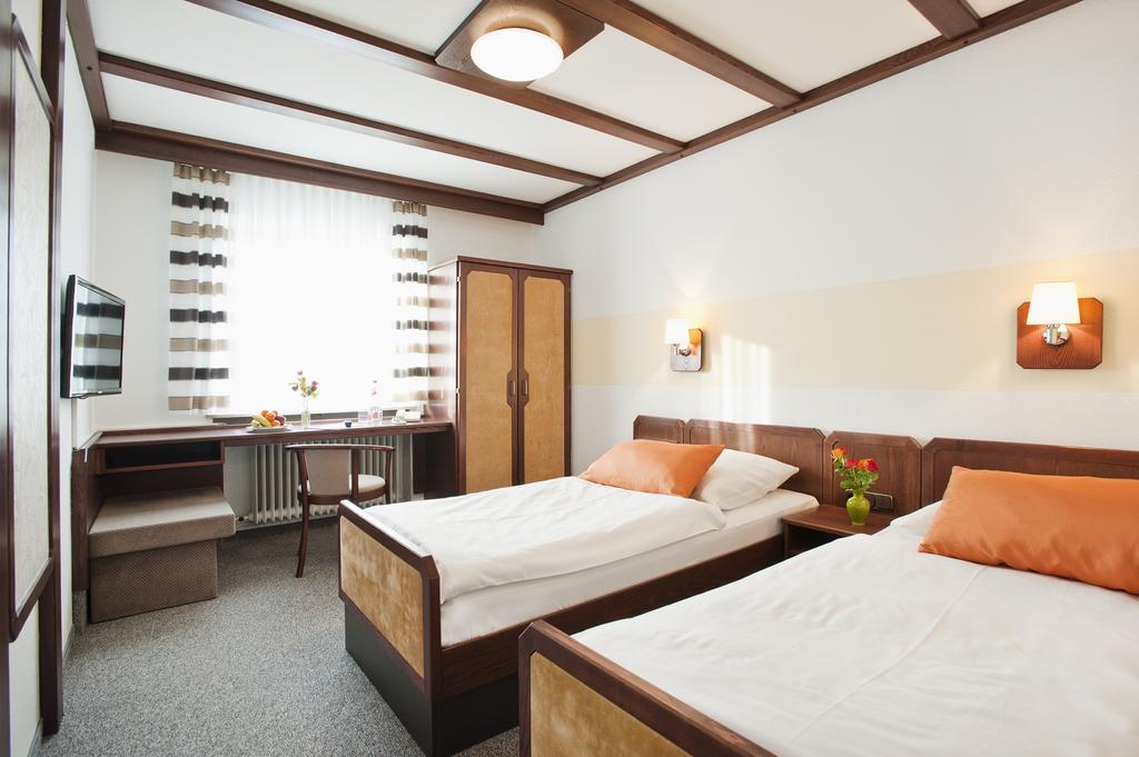 Hotel Kaeferstein Garni Нюрнберг Стая снимка