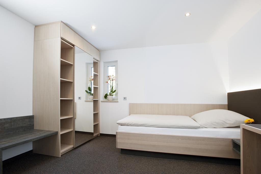 Hotel Kaeferstein Garni Нюрнберг Екстериор снимка