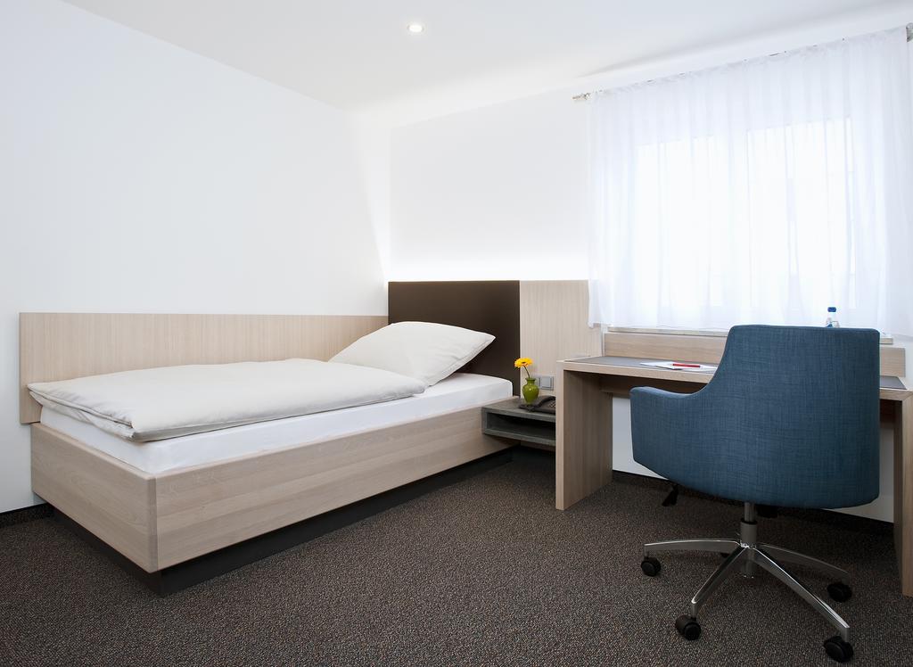 Hotel Kaeferstein Garni Нюрнберг Екстериор снимка
